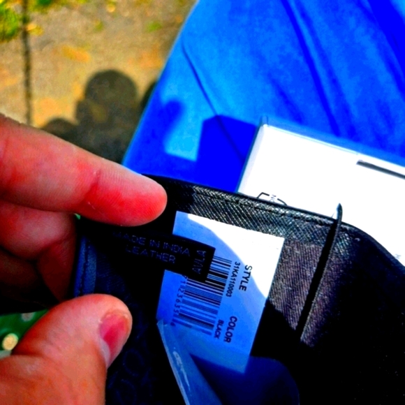 *Calvin Klein RFID Protection Mens Wallet!! - Picture 6 of 12